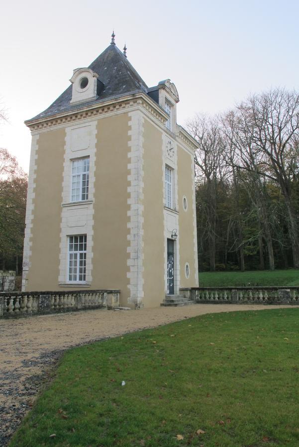 Chateau De Jalesnes Vernantes Exterior photo