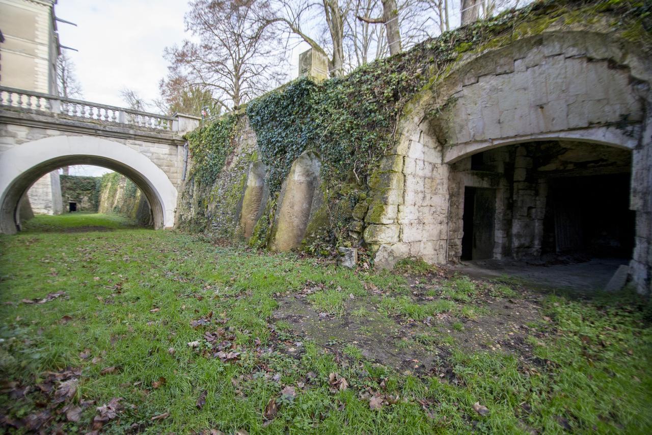 Chateau De Jalesnes Vernantes Exterior photo